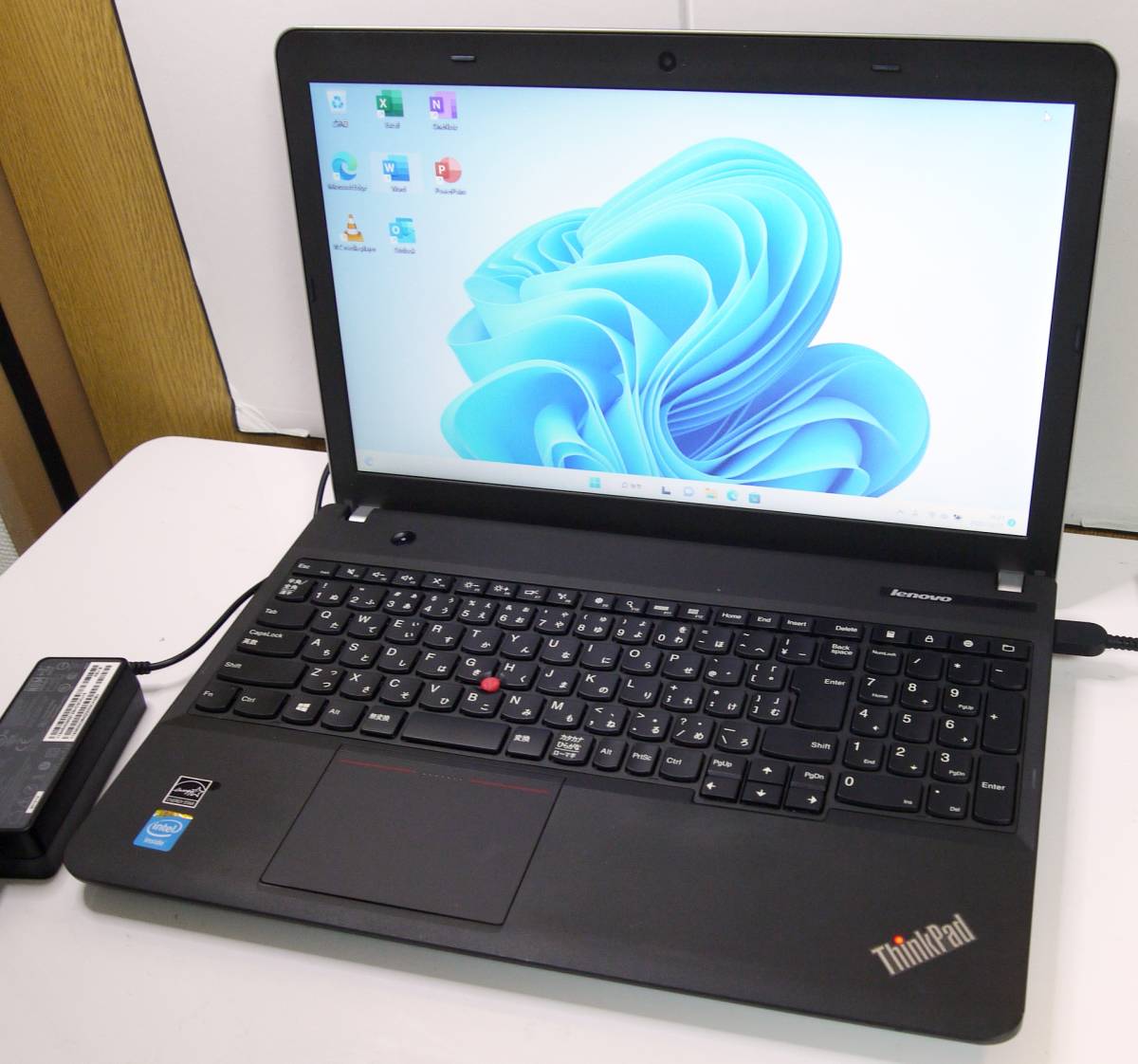 送料無料【Win11 SSD MS office有り】Lenovo ThinkPad E540 20C6A04TJP Celeron 2950M メモリ8G 無線 