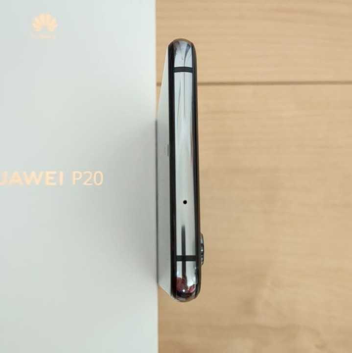 HUAWEI P20 無印 ミッドナイトブルー SIMフリー EML-L29 HUAWEI P20