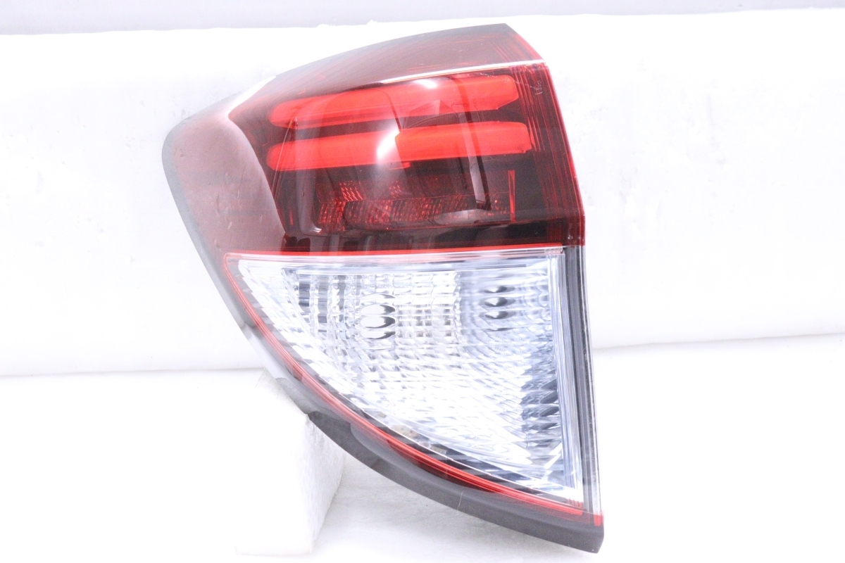 2X-1802★美品 前期 LED RU3 ヴェゼルハイブリッド★左テールライト KOITO 220-62164 打刻:J1 純正★ホンダ (QT)