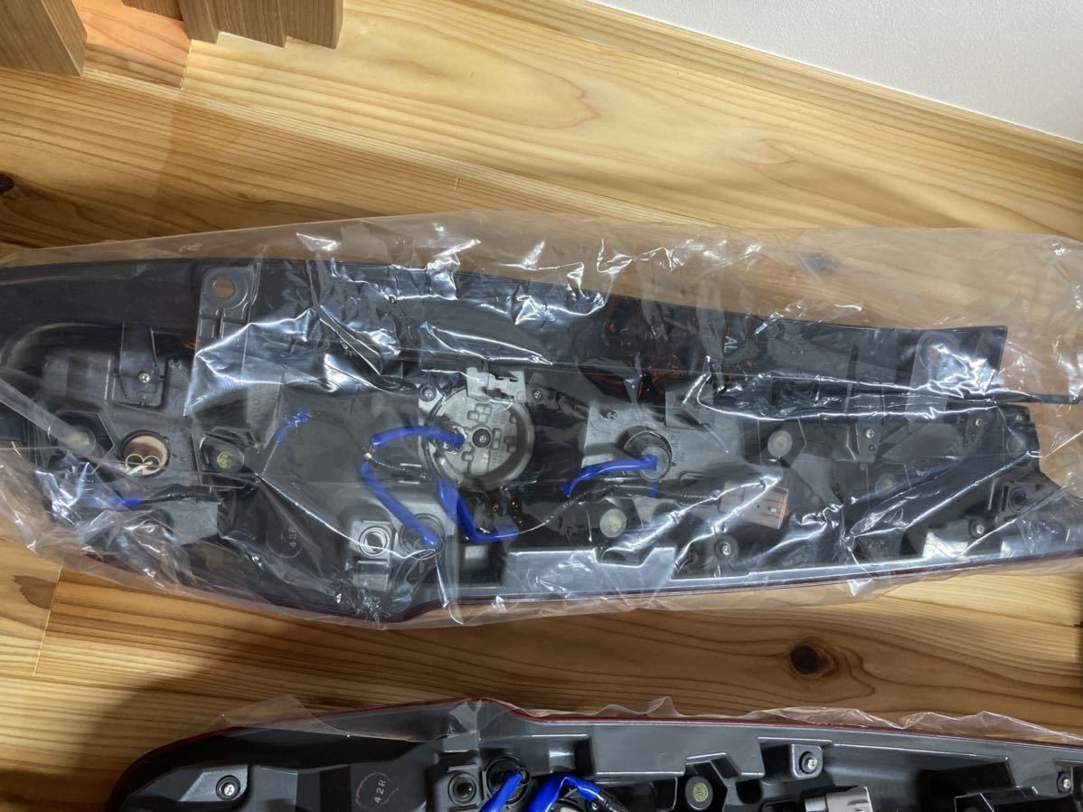 0 ノア 純正 テールランプ 前期 トヨタ ヴォクシー オンライン -ノア