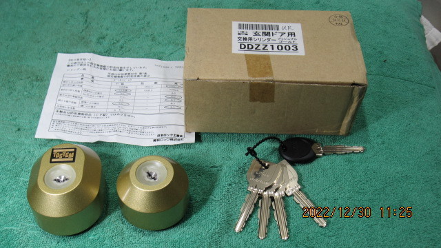 トステム TOSTEM LIXIL 2個 玄関ドア用　シリンダープッシュプル　ゴールド　DDｚｚ１００３キー6本付き 未使用品