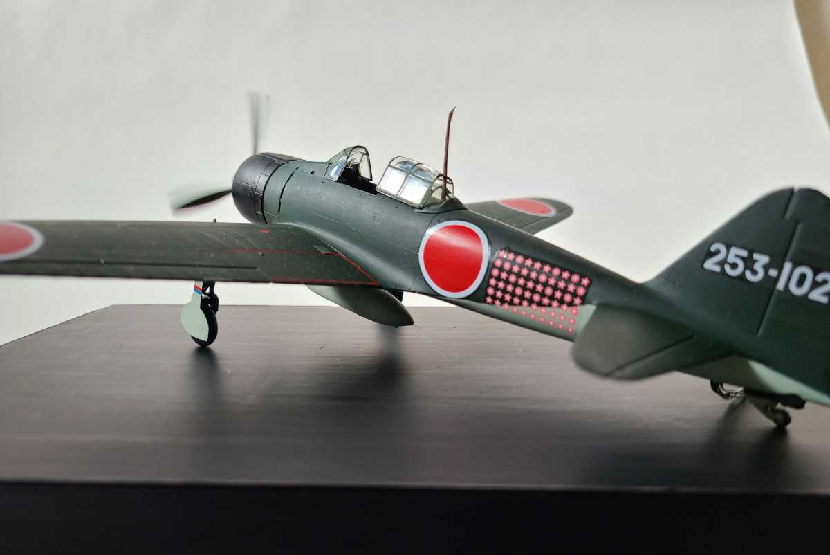 タミヤ零戦21型 零式艦上戦闘機完成品 リアルモーターライズ 零