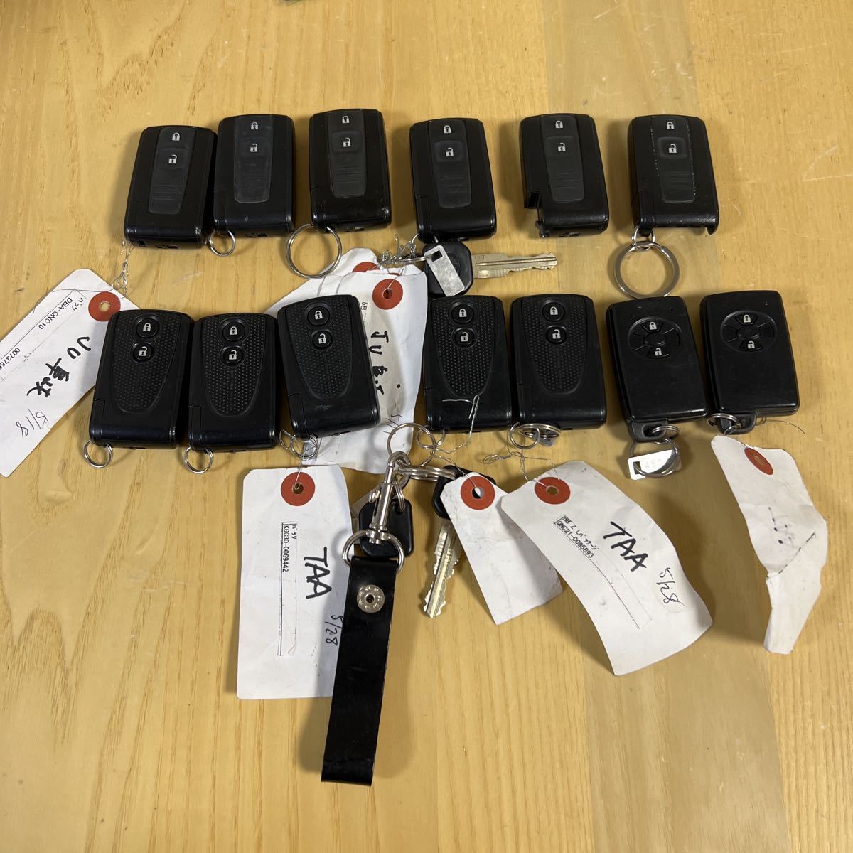 スマートキー トヨタとダイハツ リモコンキー 2ボタン　13個まとめて中古品です