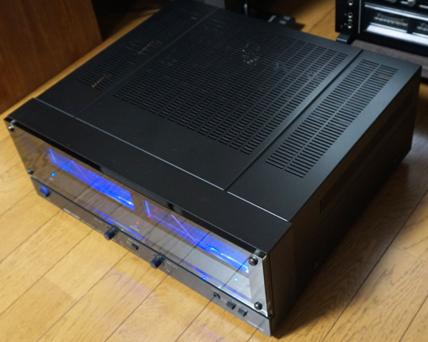 □ONKYO 大型メーターも魅力的なパワーアンプ M-506R / 130W+130W LED