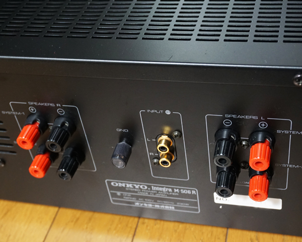 □ONKYO 大型メーターも魅力的なパワーアンプ M-506R / 130W+130W LED