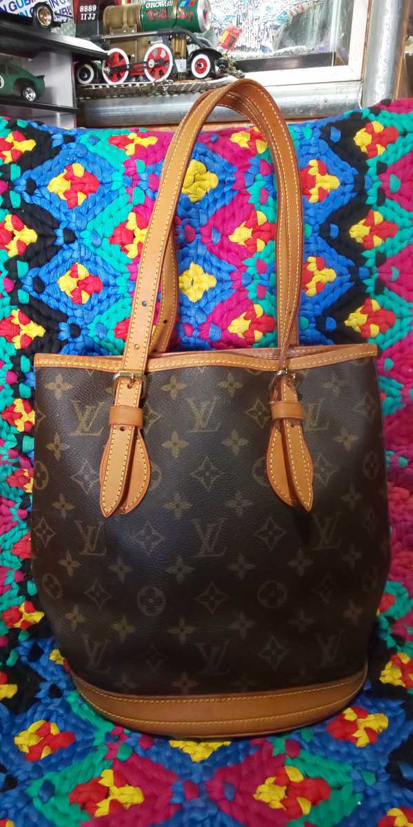 ルイヴィトン モノグラム ポーチ付き LOUIS VUITTON 公式通販 バケット