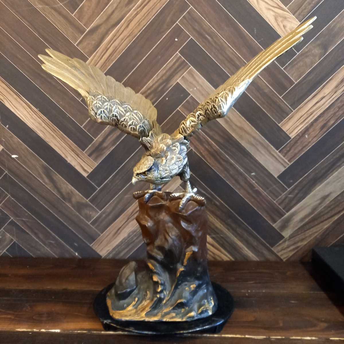 N3316 ワシ 鷲 トンビ タカ 鷹 鋳物 土台付き 鳥 オブジェ インテリア