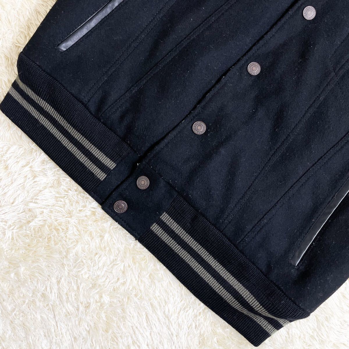 極美品 Levi