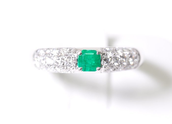 C-62☆Pt900 プラチナ エメラルド0.276ct/ダイヤモンド0.42ct リング