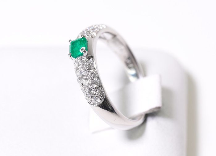 C-62☆Pt900 プラチナ エメラルド0.276ct/ダイヤモンド0.42ct リング
