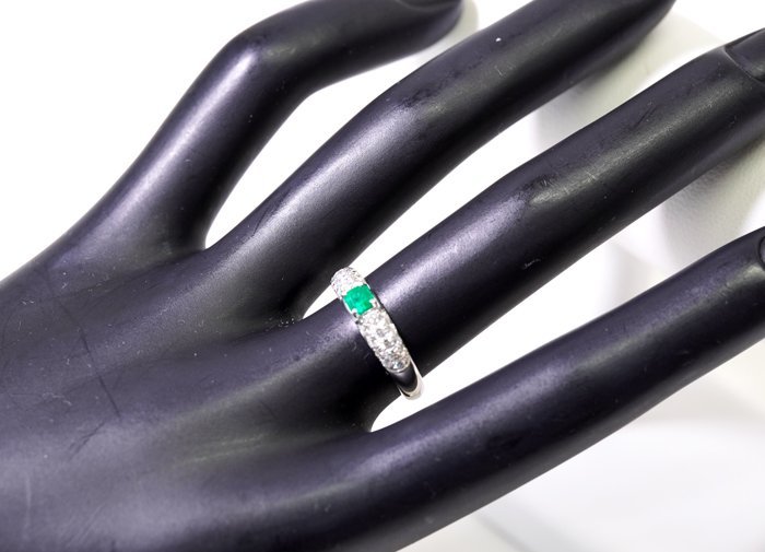 C-62☆Pt900 プラチナ エメラルド0.276ct/ダイヤモンド0.42ct リング