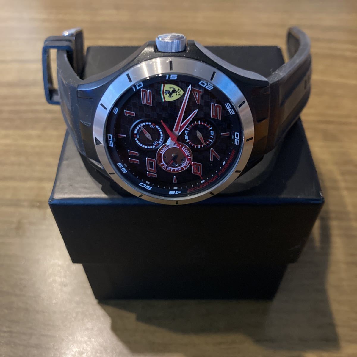 Ferrariメンズ腕時計 クォーツ