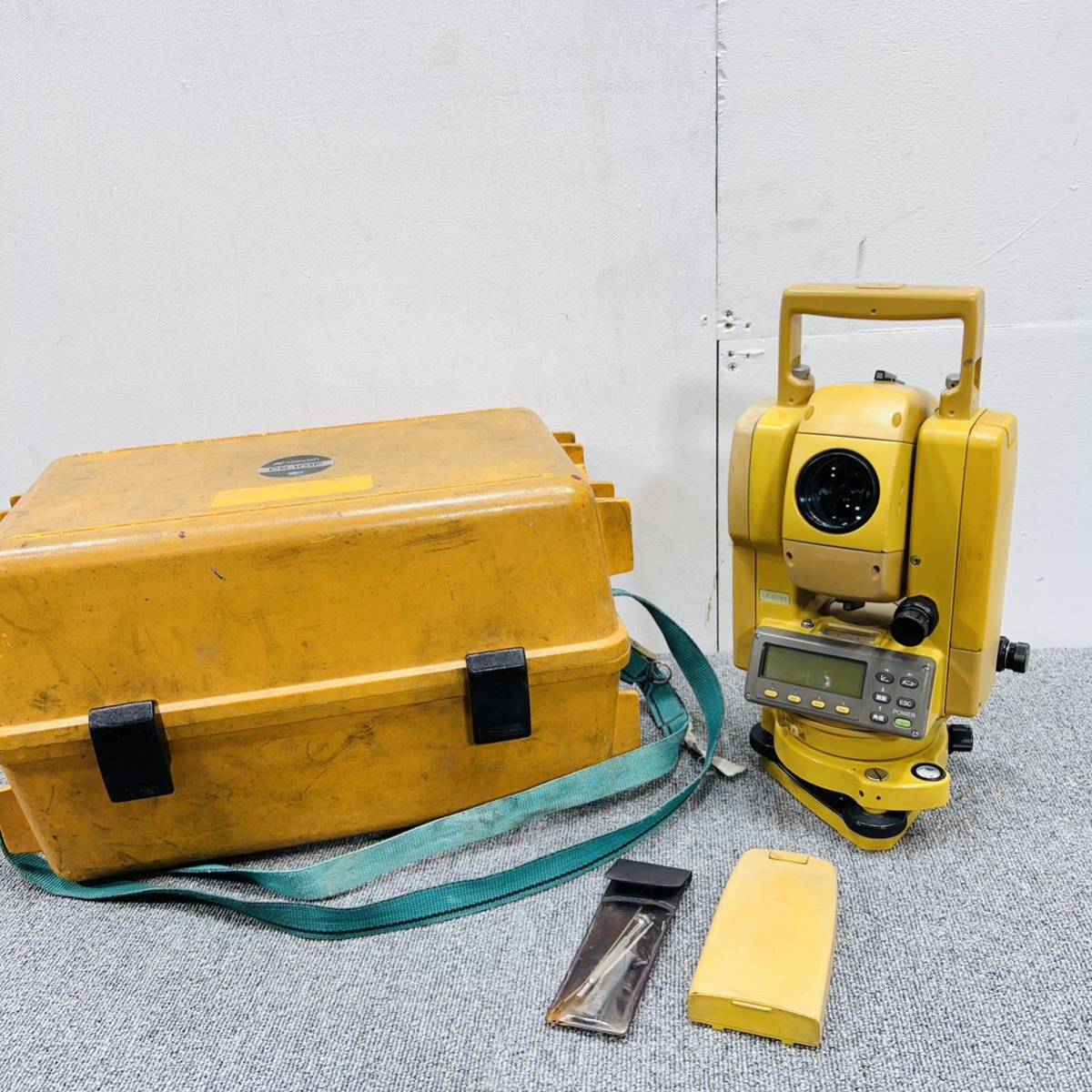 送料無料，低価 230106-11 TOPCON CS-101F トータルステーション 収納ケース付き ジャンク品(測量、角度計)｜売買されたオークション情報、yahooの商品情報をアーカイブ公開 - オークファン 測量、角度計