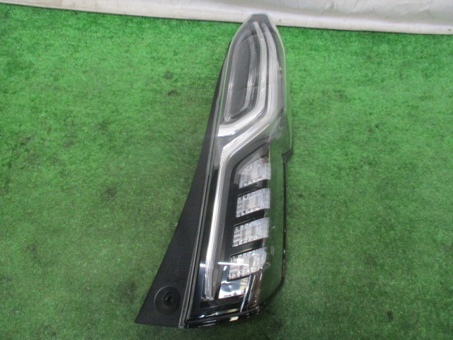 美品 JF3 N-BOX カスタム 純正 LED 右テールライト ランプ ICHIKOH