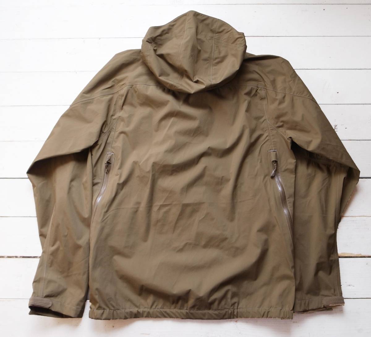 数量限定，限定SALE 新品 BEYOND CLOTHING ビヨンド A6 Rain Jacket GORE-TEX ジャケット M コヨーテ USA製　マウンテンパーカー