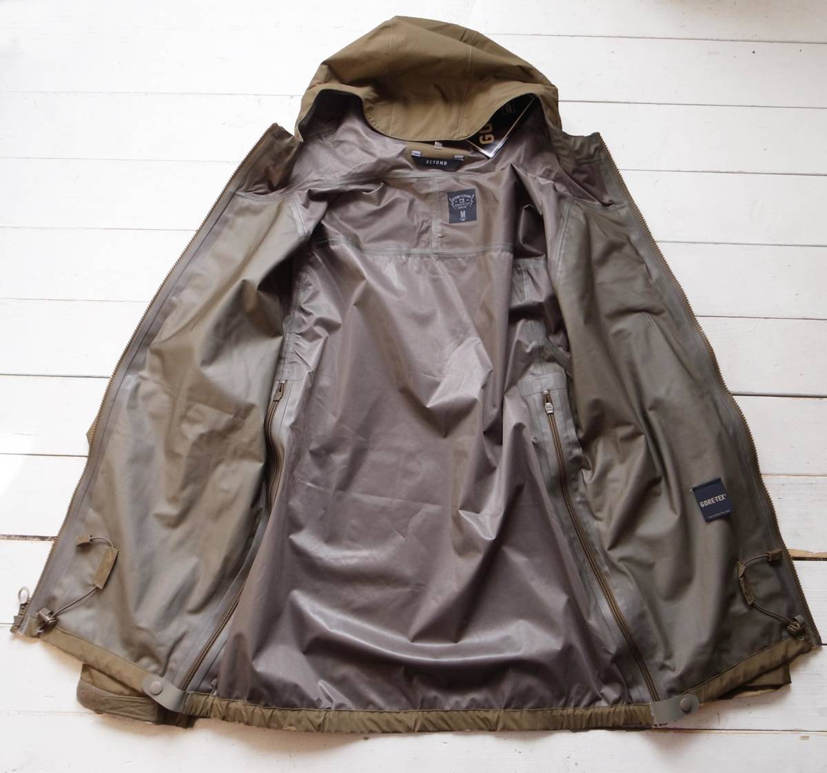 数量限定，限定SALE 新品 BEYOND CLOTHING ビヨンド A6 Rain Jacket GORE-TEX ジャケット M コヨーテ USA製　マウンテンパーカー