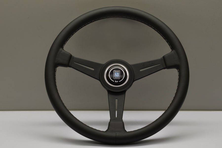 ステアリング NARDI クラシック ブラックパンチング COMPETITION 黒