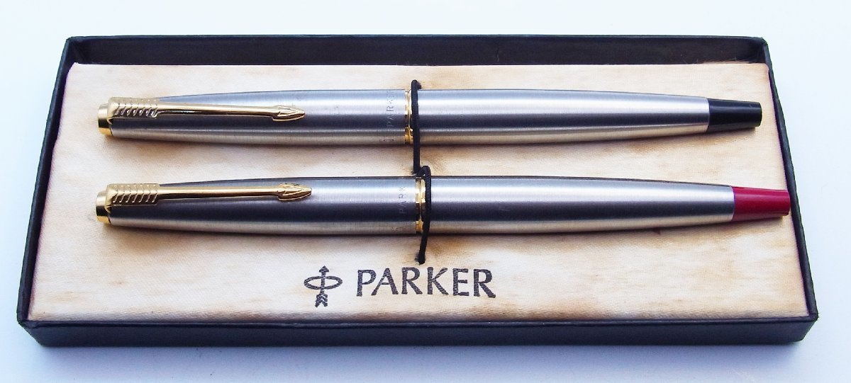 PARKER パーカー☆万年筆 45 2本まとめて シルバー色 黒/赤☆筆記確認済☆美品☆K0112310