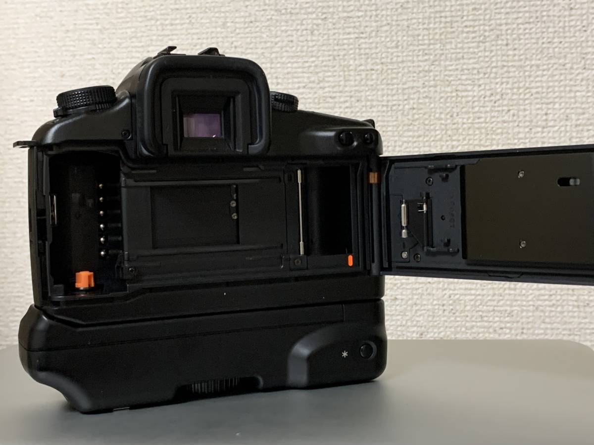 フィルムカメラ Canon EOS7 + BATTERY PACK BP-300 美品 動作品です