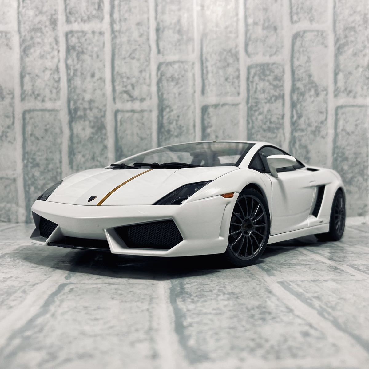 【超激得，爆買い】 AUTOart オートアート 1/18 2009年型 ランボルギーニ ガヤルド LP550-2 VALENTINO BALBONI バレンティノ バルボーニ エディション(乗用車)｜売買されたオークション情報、yahooの商品情報をアーカイブ公 乗用車