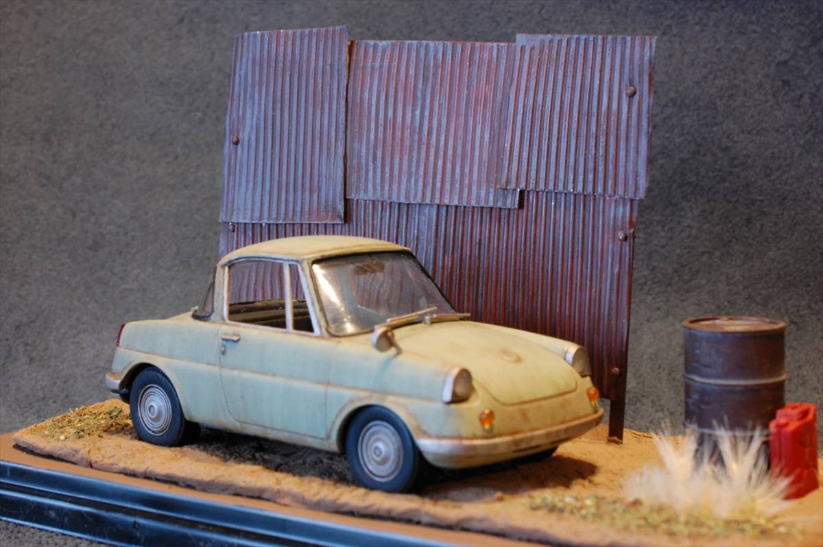 1/32マツダR360クーペ塗装済み完成品 / 草ヒロジオラマ完成品。ケース