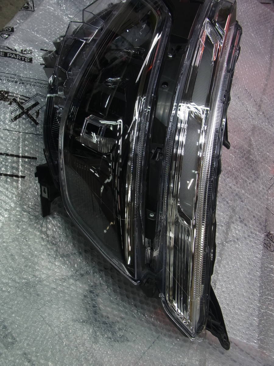 トヨタ 純正 ヴォクシーヴォクシー ZRR80/ZRR85/ZWR80 後期 左ヘッド