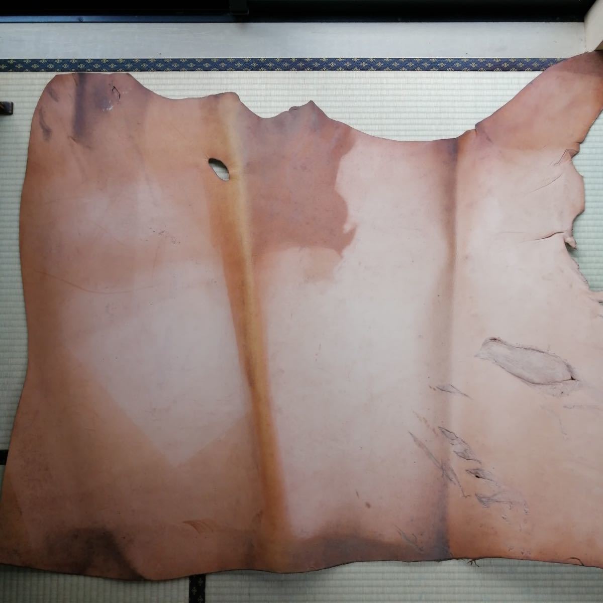 XT9　レザークラフト ベージュ ヌメ革 皮 本革 牛革はぎれ ハギレ 材料