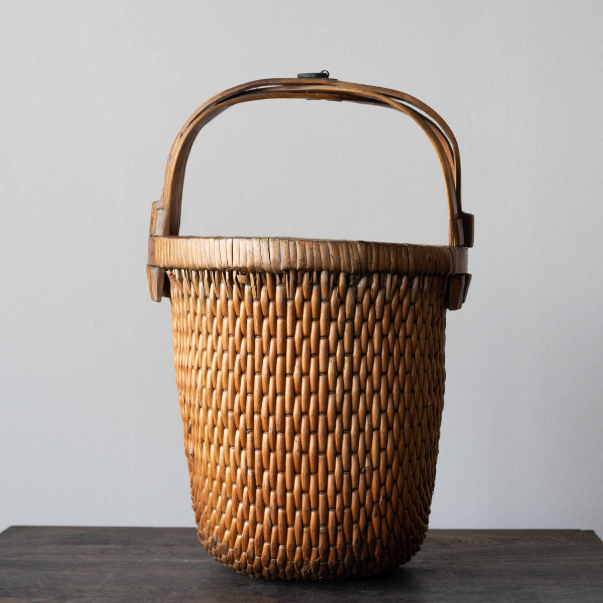  民芸 高さ56cm 竹籠 竹編 竹細工 花籠 竹工芸 花器 花入れ 華道具 茶道具 インテリア 花飾り オブジェ 置物 古道具 骨董 アンティーク(その他)｜売買されたオークション情報、yahooの商品情報を その他