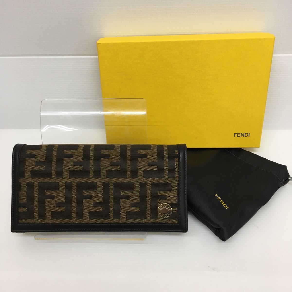 ☆極美品 FENDI フェンディ ズッカ ロゴ 二つ折り 長財布 ロング