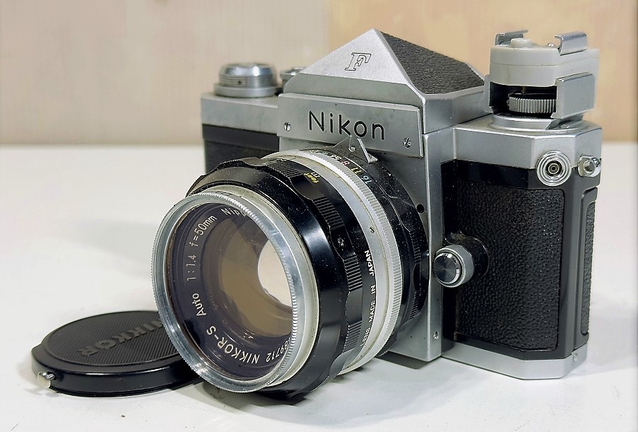 ジャンク扱い ニコン フィルムカメラ Nikon F、レンズ付属(NIKKOR-S