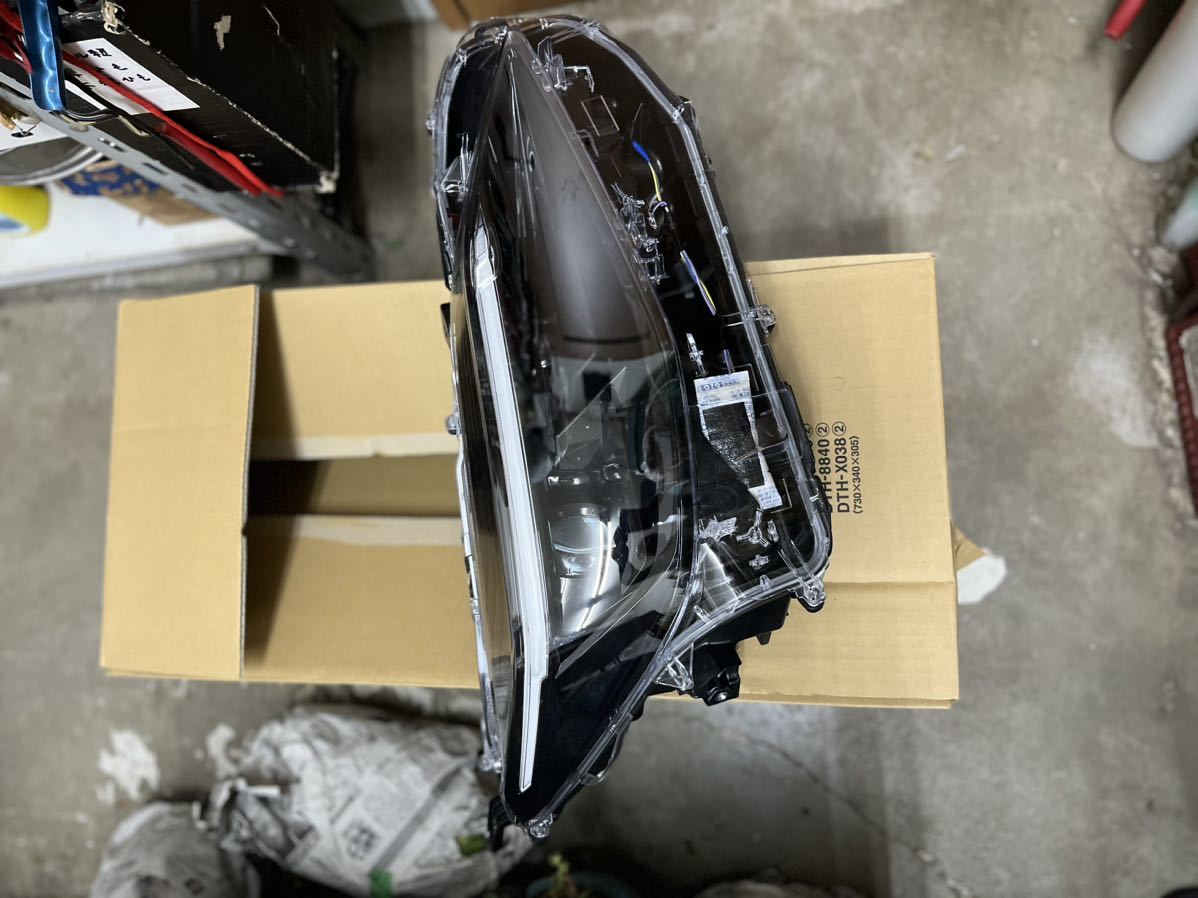 ヤリスクロスハイブリッドLED トヨタ ヤリスクロス ハイブリッド 右