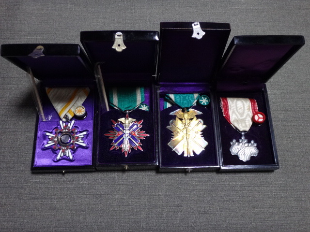 勲章 功五級金鵄勲章 ｜骨董品買取 Sold as Wikipedia 050118「勲章類