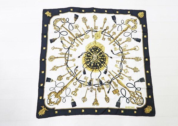 ◇【HERMES エルメス】カギ柄 カレ90 スカーフ