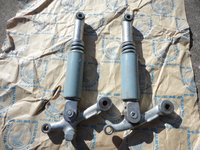 ホンダ 1960年後期/1961年式スーパーカブC100 左スピードメーターギア用水色カバーフロントショック左右セット（スポーツカブC110/C115）