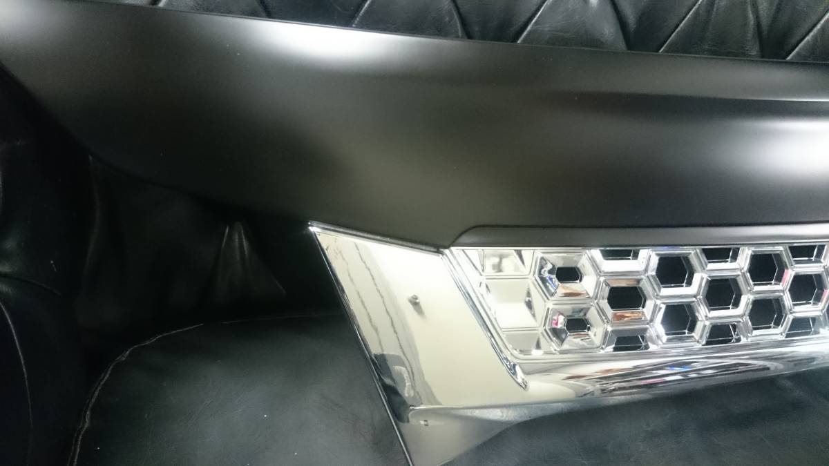 N【チョイ訳あり】三菱 ふそう 2トン 標準キャブ 新型 20 キャンター エンブレムレス フロント グリル メッキ×ブラック 令和2年11月～ 三菱ふそう キャンター | 2トン(小型) 三菱ふそう／新型キャンターを発売、エンジン改良で燃費性能を 完全ガイド三菱ふそうキャンターの特徴やサイズ、歴史から価格