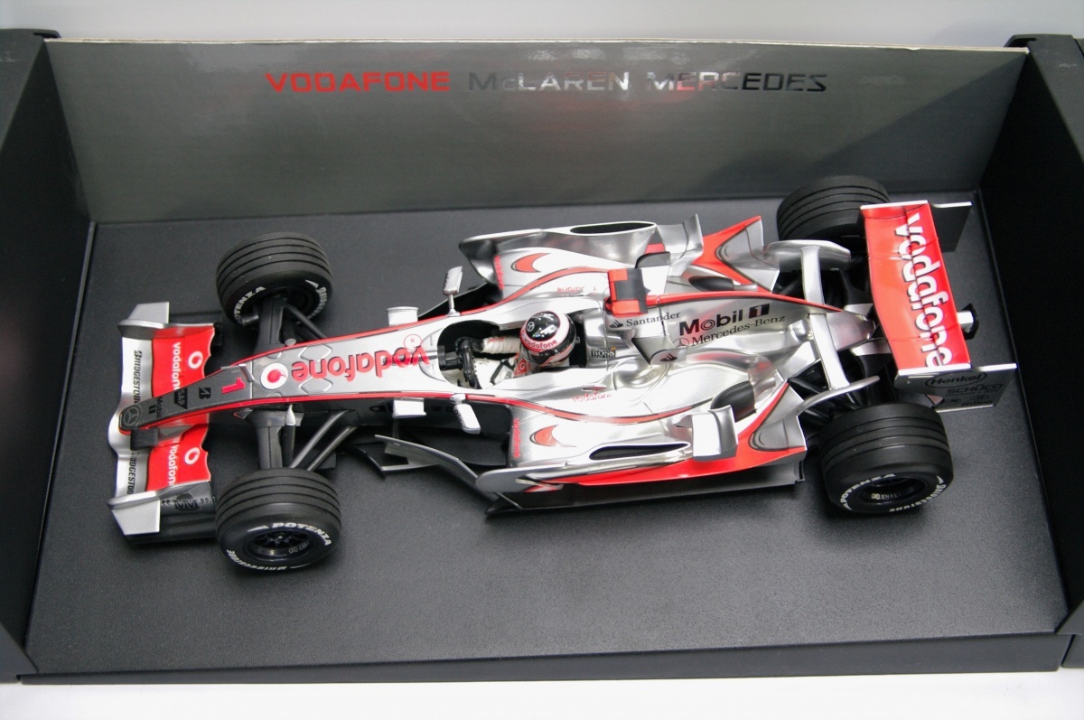 ミニチャンプ 1:18 BMW ザウバー F-1 ボーダフォン マクラーレン