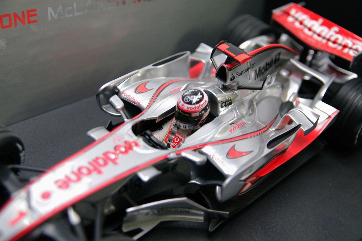 ミニチャンプ 1:18 BMW ザウバー F-1 ボーダフォン マクラーレン
