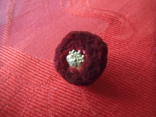 桐紋の徽章　番号刻印あり　家紋　記章　バッジ　珍品　稀少品