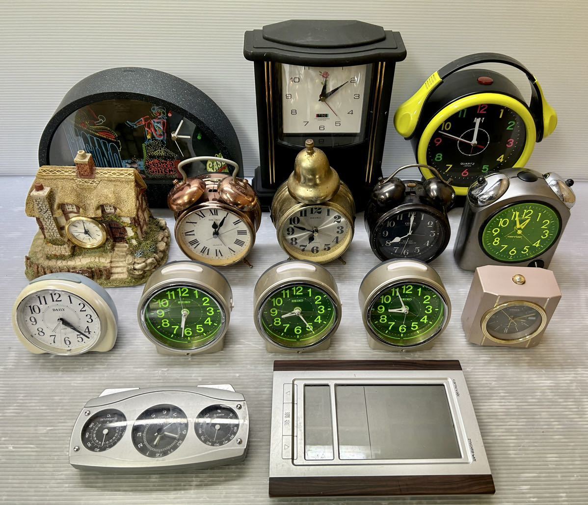 時計ジャンク品・2点まとめ売り (置き時計 15点まとめ売り 時計ジャンク品・2点まとめ売り (置き時計 15点まとめ売り