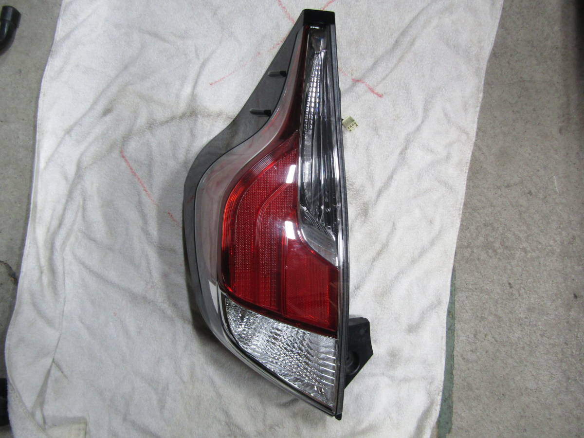 アクア NHP10 LED 後期 テールランプ 純正 テールライト NHP10系 左右 