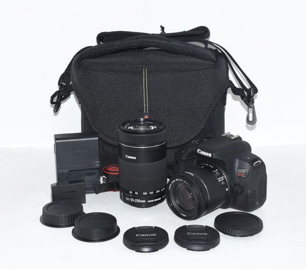 ☆美品！Canon キャノン EOS KISS X9i ダブルズーム キット デジタル