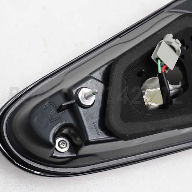 中古】 シエンタ 170 右リアフィニッシャーパネル テールランプ 81591
