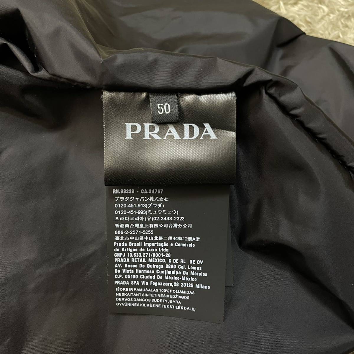 美品！PRADA【高級感溢れる1着】プラダ 三角プレート マウンテン 