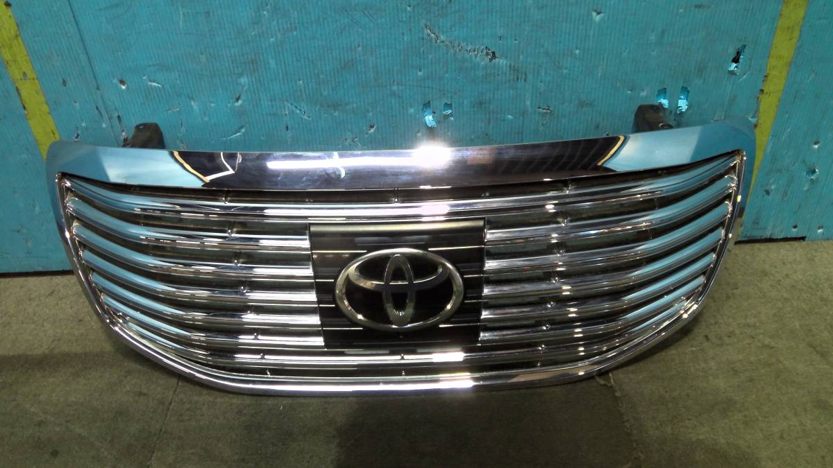 クラウンマジェスタ　ＵＺＳ１８６　フロントグリル　ラジエーターグリル　　中古