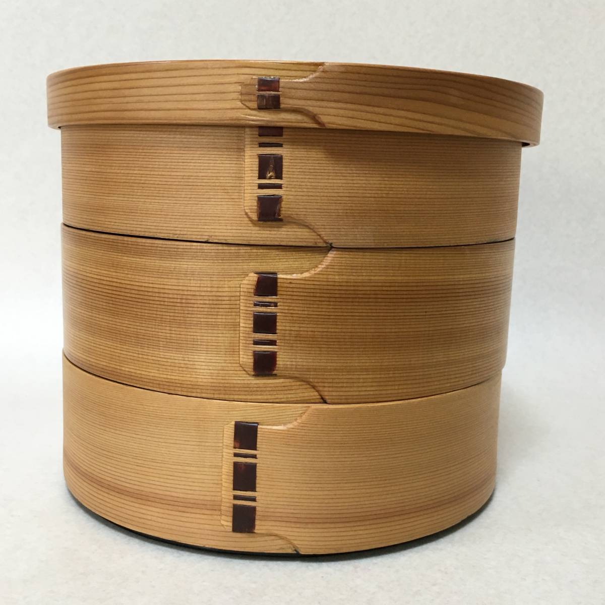 大館 曲げわっぱ 丸三段重 七寸 大館 曲げわっぱ 丸三段重 曲げわっぱの丸三段重