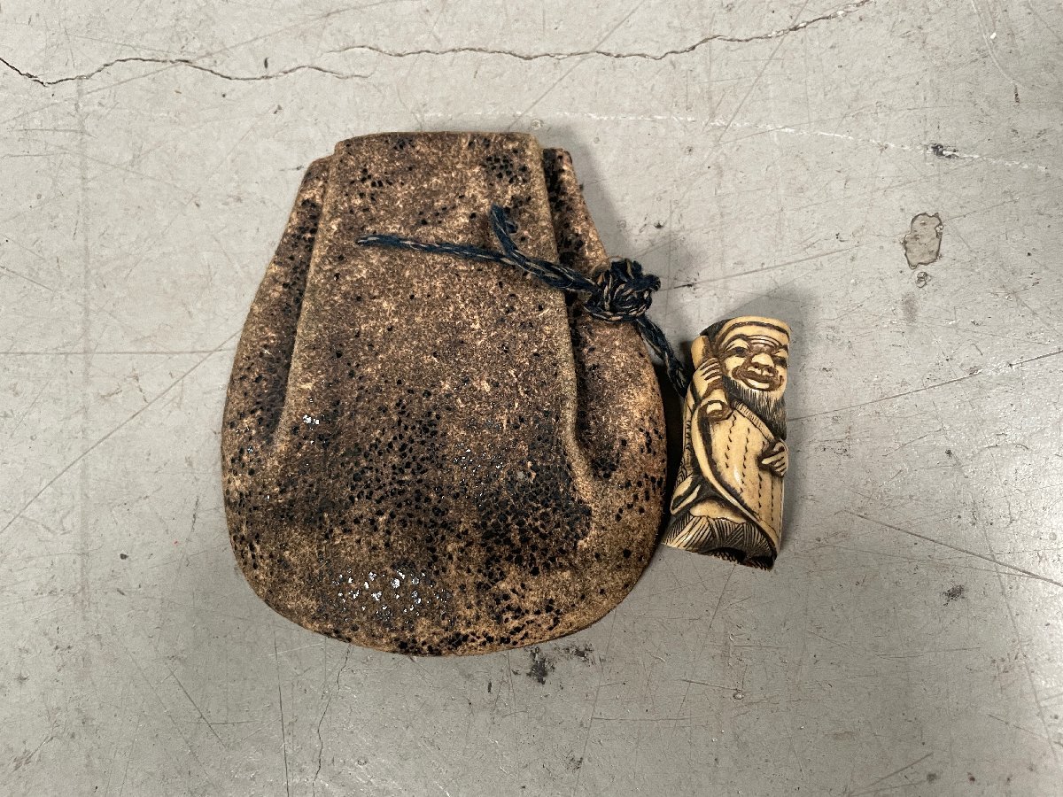 送料無料 緑檀根付 根付/緒締め玉 鼠 緒締め玉付 提げ物 在銘