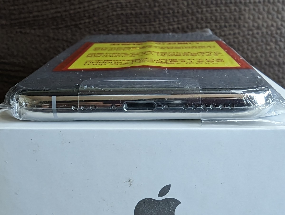 新品未使用 SIMフリー iPhone XS 256GB シルバー 残債無し