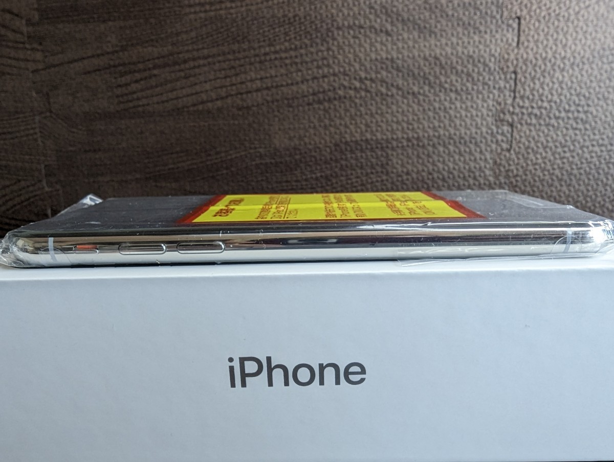 新品未使用 SIMフリー iPhone XS 256GB シルバー 残債無し