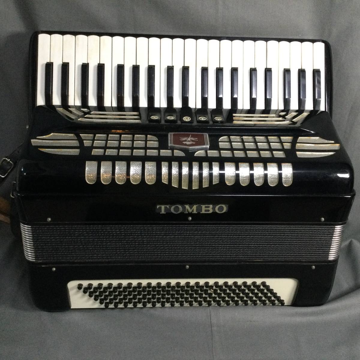 ●　3/28　230802　TOMBO　アコーディオン　41鍵盤　ブラック系　鍵盤楽器　トンボ　ハードケース付