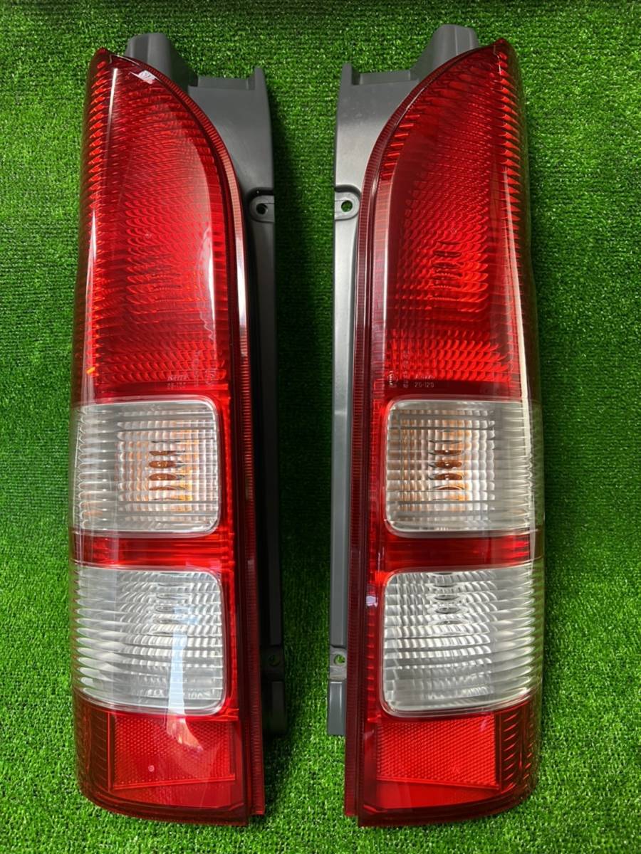 トヨタ 純正☆200系 ハイエース 1型 2型 3型☆テールライト テールランプ